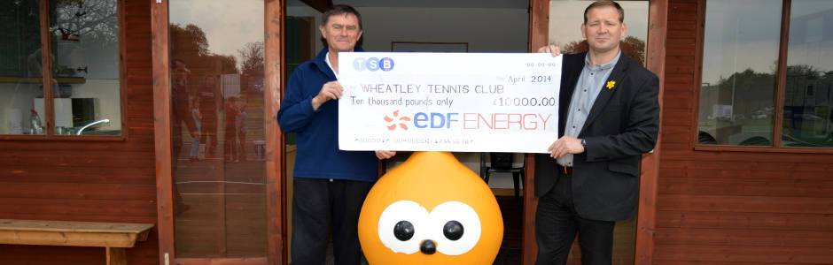 Cheque from EDF being presented to Wheatley Tennis Club
